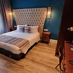 Acores Autentico Boutique أنغرا دو إِراويزو