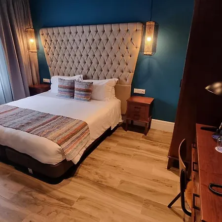 Acores Autentico Boutique 앙그라두에루이스무